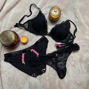Betsey Johnson black lace bra 34C